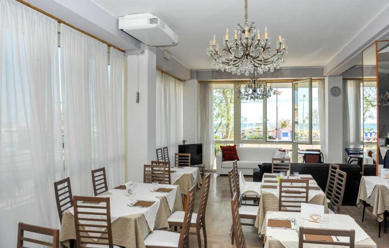 Hotel Los Angeles - Fronte Mare Риччоне Экстерьер фото