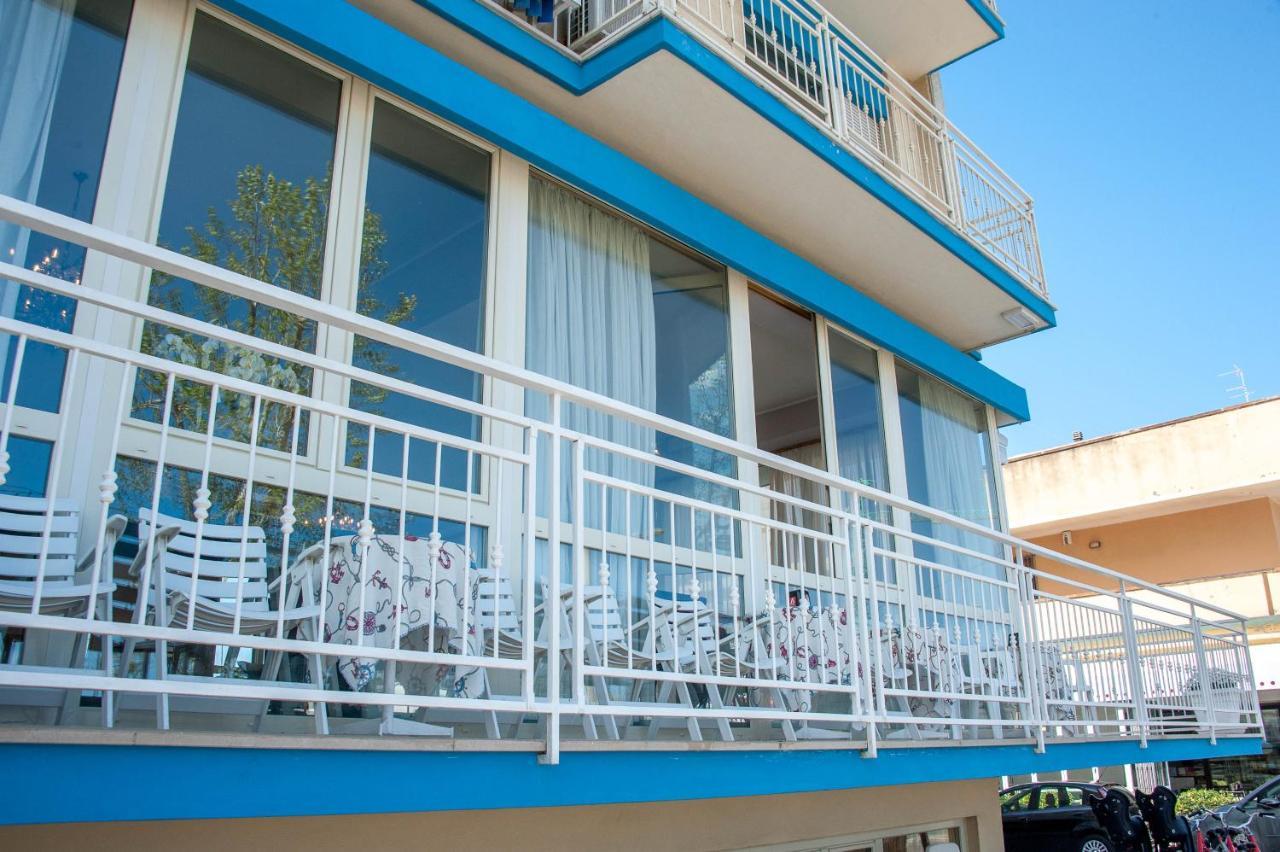 Hotel Los Angeles - Fronte Mare Риччоне Экстерьер фото